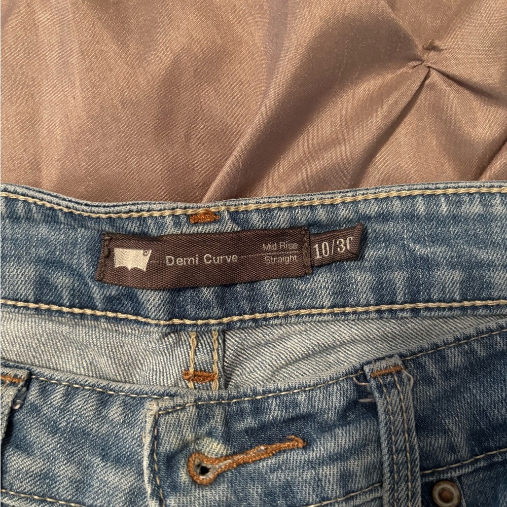 Used Levi’s - Picture 3 of 5